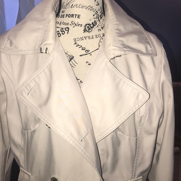 🦋Laundry by Shelli Segal Raincoat🦋 - Picture 2 of 11